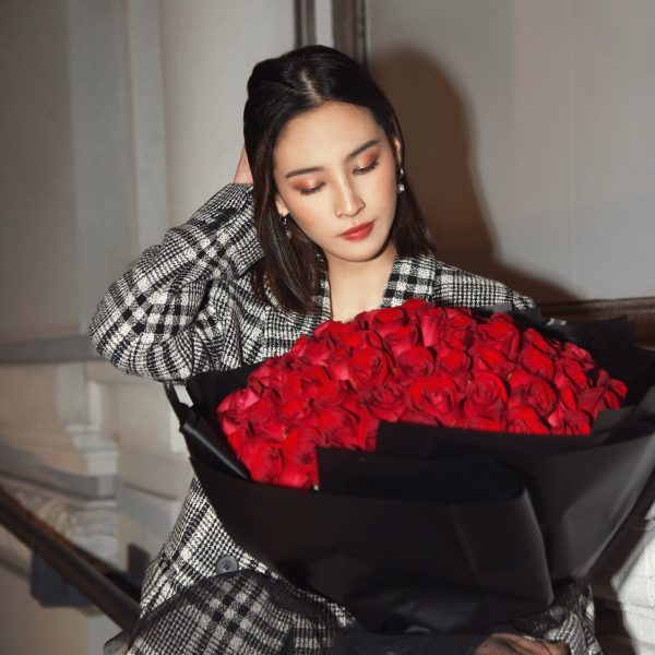 Fresh Flower Bouquet - Classic Red Roses (Black Wrapper) - 33 50 99 Roses Online Sale